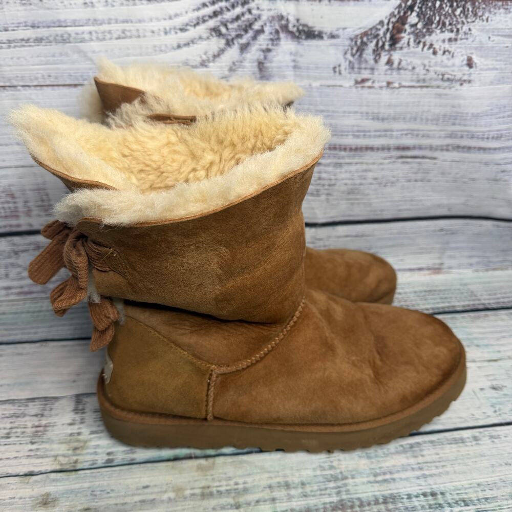 UGG Bailey Bow II Women’s 10 Chestnut Sheepskin Suede Fur Winter Boots